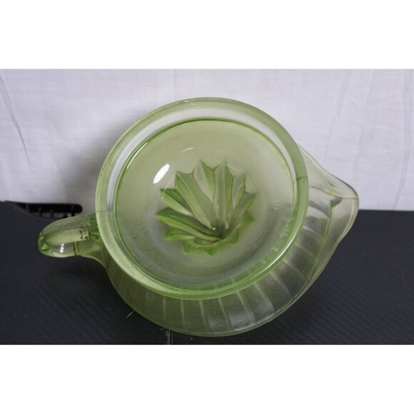 Beautiful Green Glass Uranium Vintage Juicer - Picture 5 of 5